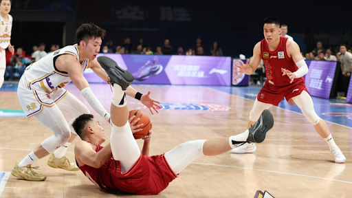 巴萨王者归来！费兰托雷斯帽子戏法领衔三连胜，欧冠复仇战即将打响