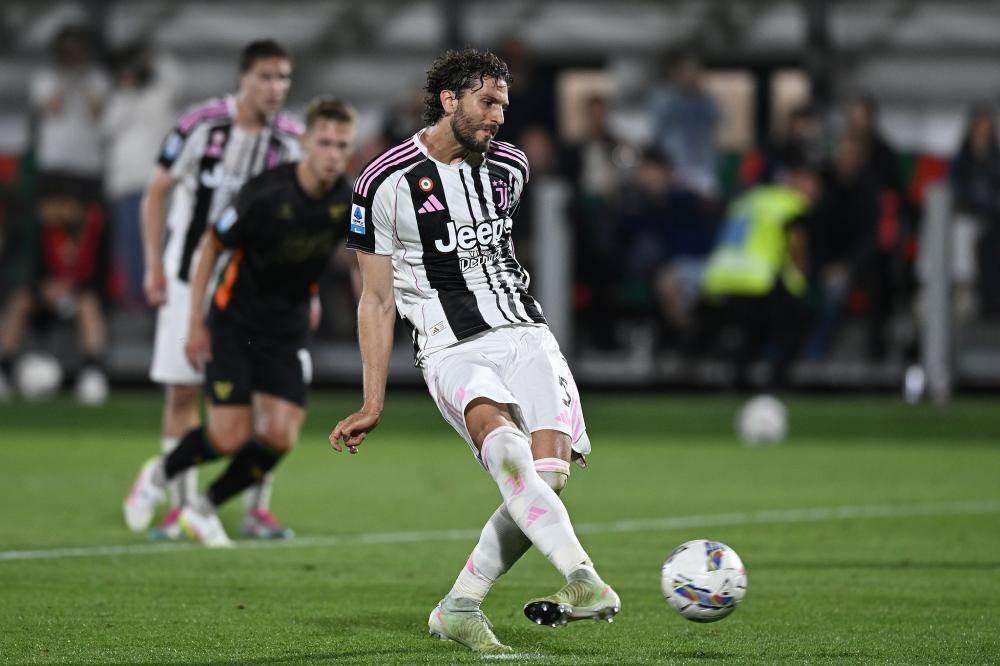 韩K联半场：白栋圭疑似手球未判点，富川FC暂0-0水原FC