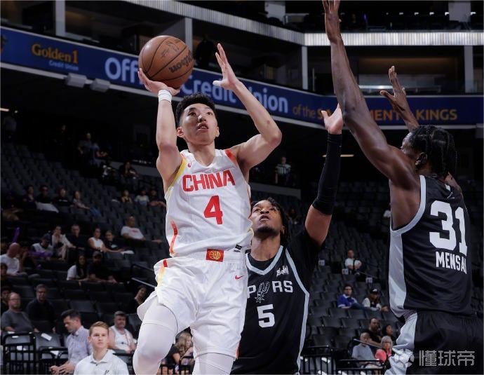 皇马3000万中卫重伤4个月！阿隆索哭晕：生死战后防6将养伤+2人染红